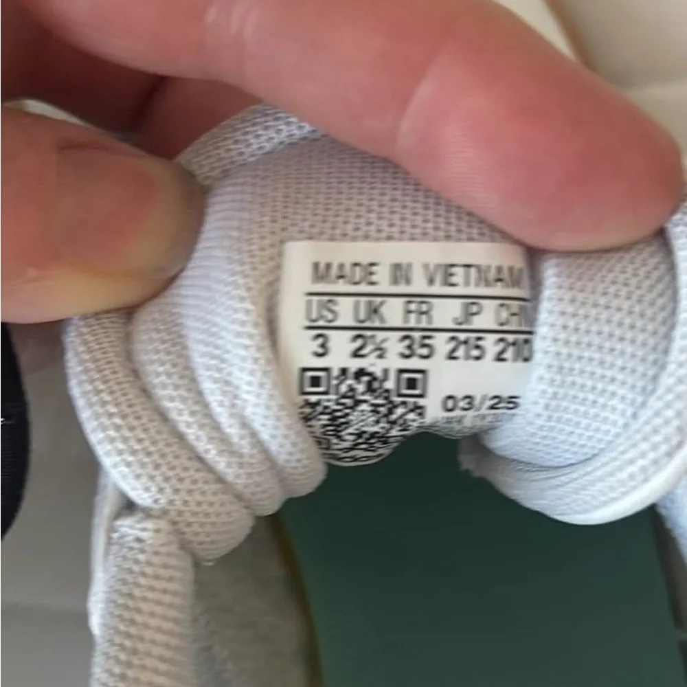 Kids adidas sneakers size 3